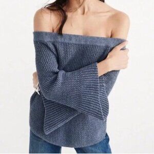 Abercrombie & Fitch Off-Shoulder Bell Sleeve Sweater – S 100% cotton